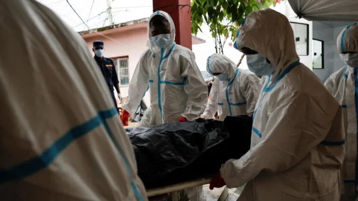 Nepal inicia los entierros masivos de las víctimas imposibles de identificar
