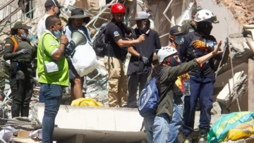 Colombia intensifica las tareas de rescate tras el potente terremoto que deja al menos 132 muertos y más de 700 heridos Colombia intensifica las tareas de rescate tras el potente terremoto que deja al menos 132 muertos y más de 700 heridos