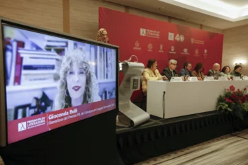 La poeta nicaragüense Gioconda Belli, premio de la Feria del Libro de Guadalajara 2026