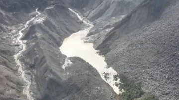El lago que hace temer que se produzca una nueva avalancha en la frontera de Nepal y Tíbet El lago que hace temer que se produzca una nueva avalancha en la frontera de Nepal y Tíbet