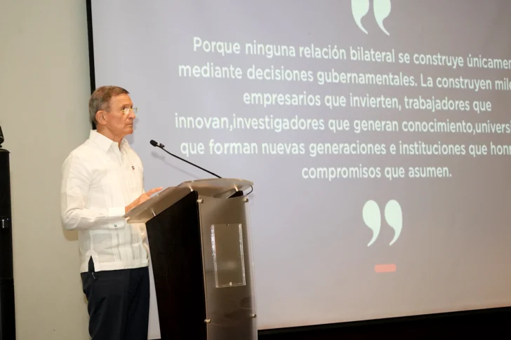 Canciller plantea una mayor integración comercial con México ante escenario global Canciller plantea una mayor integración comercial con México ante escenario global