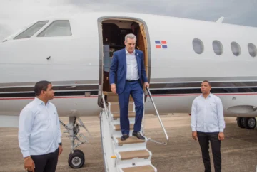 Comitivas, viáticos y resultados: las preguntas sin respuesta sobre los viajes de Abinader Comitivas, viáticos y resultados: las preguntas sin respuesta sobre los viajes de Abinader