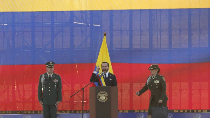 De la Espriella ya investido como presidente proclama «la recuperación del orden» y de «la autoridad»