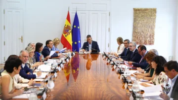 España aprueba dos anteproyectos para reformar sus leyes de asilo y extranjería en plena crisis migratoria en Ceuta