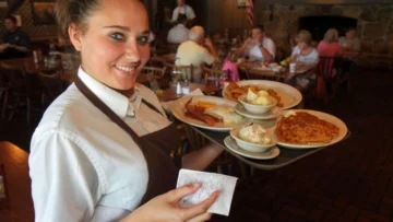 Por qué algunos restaurantes de EE.UU. están prohibiendo las propinas Por qué algunos restaurantes de EE.UU. están prohibiendo las propinas