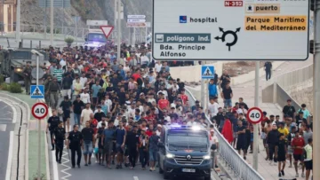 España acusa de 'egoísta' la respuesta de algunos países de la UE y pide unidad ante la crisis migratoria en Ceuta España acusa de 'egoísta' la respuesta de algunos países de la UE y pide unidad ante la crisis migratoria en Ceuta