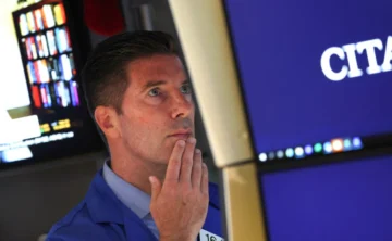 Wall Street retrocede ligeramente tras caída de las ventas minoristas Wall Street retrocede ligeramente tras caída de las ventas minoristas