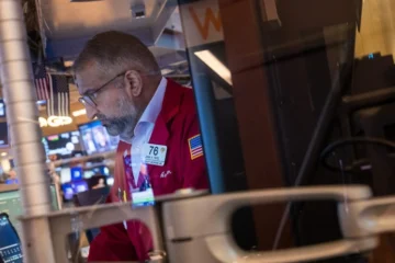 Wall Street cierra en rojo, pendiente de Oriente Medio