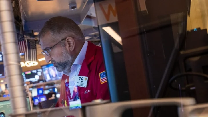 Wall Street cierra en rojo, pendiente de Oriente Medio