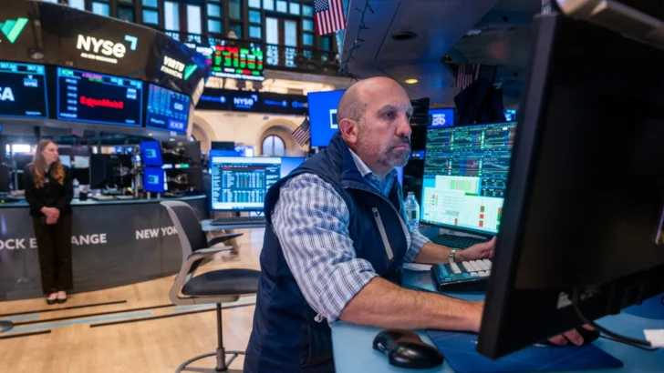 Wall Street cierra mixto tras moderarse la inflación estadounindese en julio