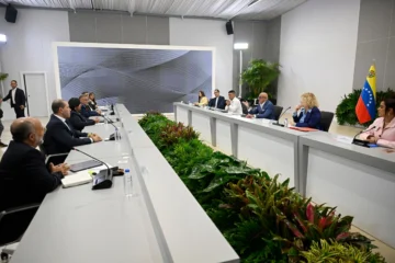 Chavismo y antichavismo abren diálogo con respaldo de EEUU y presión por presos políticos