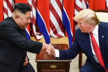 Trump revela contactos con Corea del Norte tras ordenar reducir ejercicios militares con el Sur