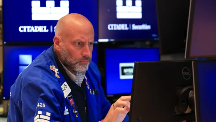 Wall Street cae afectada por Irán, costo de endeudamiento y petróleo