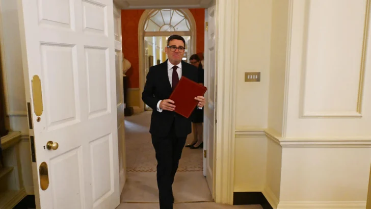 Andy Burnham quiere dotar al Reino Unido de una Constitución escrita
