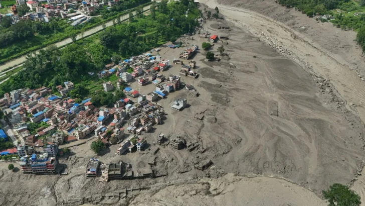 Nepal y Tíbet: el colapso de un glaciar habría desencadenado letal “tsunami de montaña”