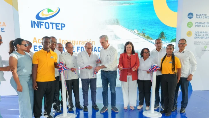 Presidente Luis Abinader inaugura Escuela de Formación Técnico Profesional Guarocuya en Barahona