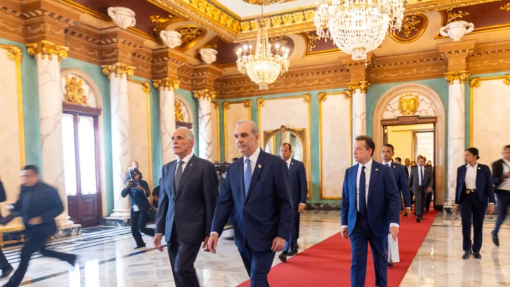 Abinader recibe en el Palacio Nacional al presidente de Honduras, Nasry Asfura