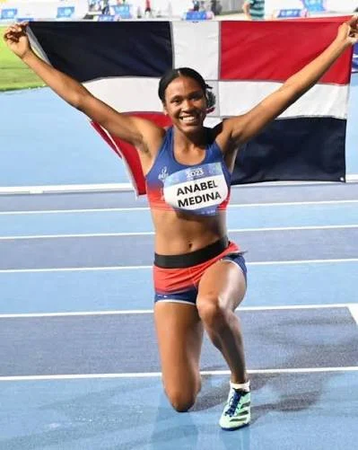 Conoce a Anabel Medina: la corredora dominicana que brilla en los 400 metros y los relevos