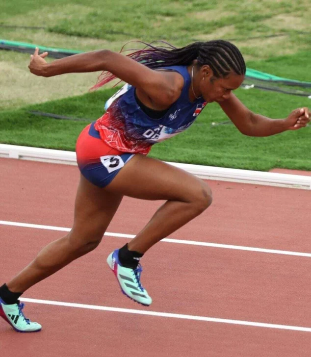 Conoce a Anabel Medina: la corredora dominicana que brilla en los 400 metros y los relevos