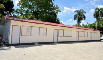RD invirtió RD$2.55 billones en educación en 13 años y aún instala aulas móviles a horas del inicio escolar RD invirtió RD$2.55 billones en educación en 13 años y aún instala aulas móviles a horas del inicio escolar