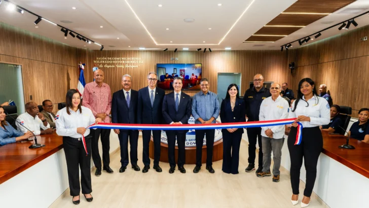 Banco Popular entrega al COE renovado Salón Político/Comunicaciones