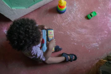 El 100% de las familias encuestadas reporta mejoras en salud, según estudio sobre el impacto de la iniciativa '100 mil Pisos para Jugar'