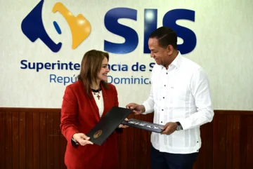 Superintendencia de Seguros y UNIBE acuerdan fortalecer capacitación y cultura de cumplimiento en el sector asegurador
