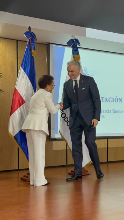Dinorah García Romero, juramentada en Isfodosu; De Camps llama a fortalecer la formación docente