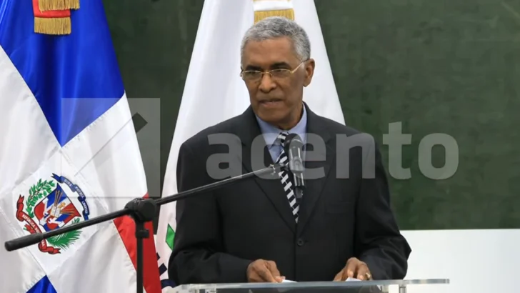 Eurípides Uribe Peguero presenta “Coroneles”, libro en que reivindica a militares que defendieron la democracia dominicana Eurípides Uribe Peguero presenta “Coroneles”, libro en que reivindica a militares que defendieron la democracia dominicana