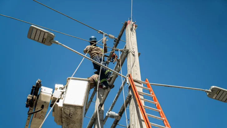 Edesur ejecuta obras por más de RD$281 millones para ampliar y rehabilitar redes eléctricas en Pedernales