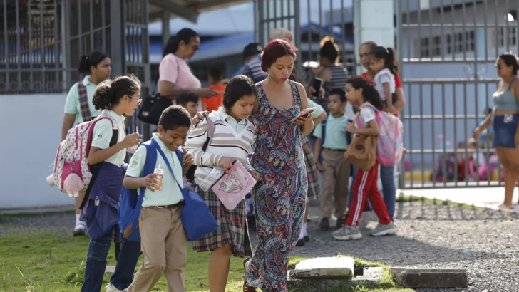 Evacúan edificios y hospitales en Panamá por fuerte sismo con epicentro en Colombia