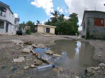 Entre calles deterioradas y temor a los atracos: residentes de Cancino Adentro denuncian abandono Entre calles deterioradas y temor a los atracos: residentes de Cancino Adentro denuncian abandono