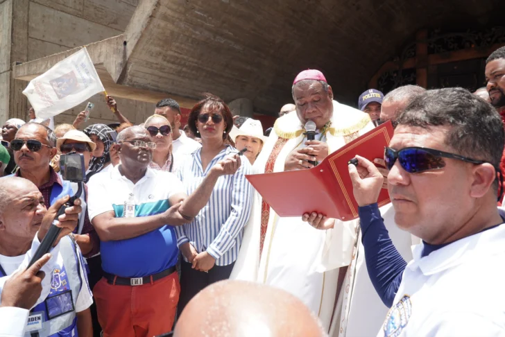 Castro Marte destaca la fe y generosidad de personas humildes durante peregrinación a la Basílica