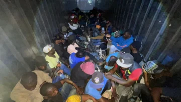 Ejército detiene a más de 334,000 migrantes irregulares, gradúa a 587 nuevos rasos y supervisa puestos fronterizos