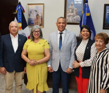 Senador Franklin Romero dona equipos para fortalecer la conectividad WiFi en la UASD de San Francisco de Macorís Senador Franklin Romero dona equipos para fortalecer la conectividad WiFi en la UASD de San Francisco de Macorís