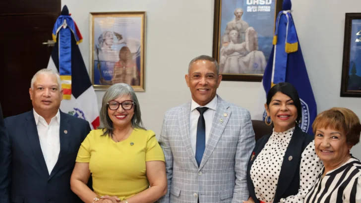 Senador Franklin Romero dona equipos para fortalecer la conectividad WiFi en la UASD de San Francisco de Macorís