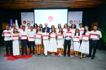 INTEC entrega Becas PIES a 22 jóvenes sobresalientes INTEC entrega Becas PIES a 22 jóvenes sobresalientes