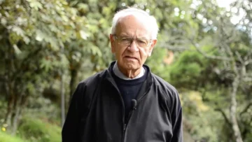 Muere el jesuita Javier Giraldo, defensor de las víctimas de la violencia y los DD. HH. en Colombia