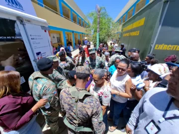 Jornada de asistencia social lleva servicios médicos y alimentos a residentes de San Juan