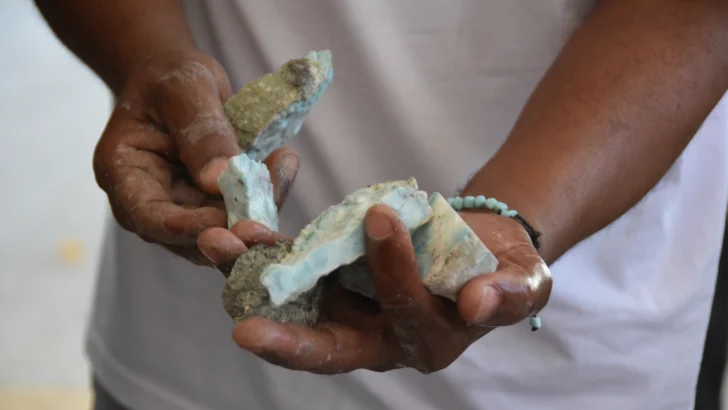 ¿Quién está comprando el larimar dominicano?