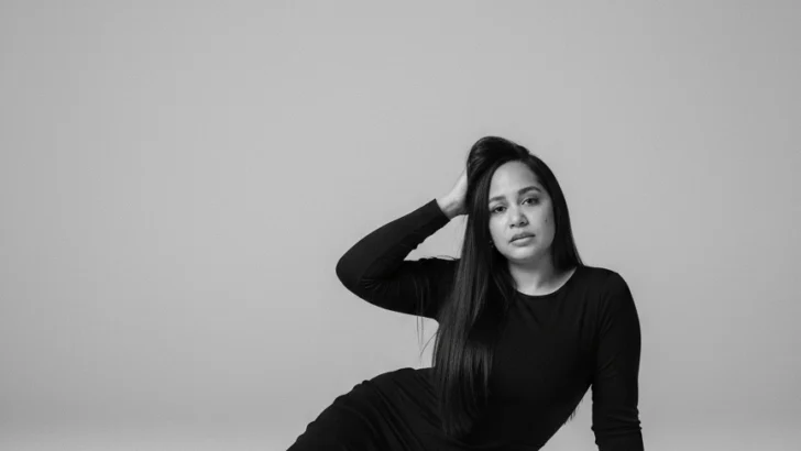 Periodista dominicana Laurie Marie Santos avanza a la final de Next Runway Star 2026