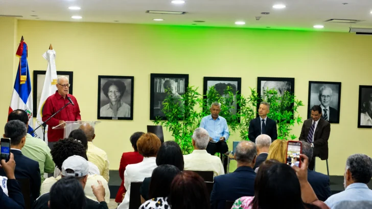 Panel en la UASD analiza vigencia de “De Cristóbal Colón a Fidel Castro”, de Juan Bosch