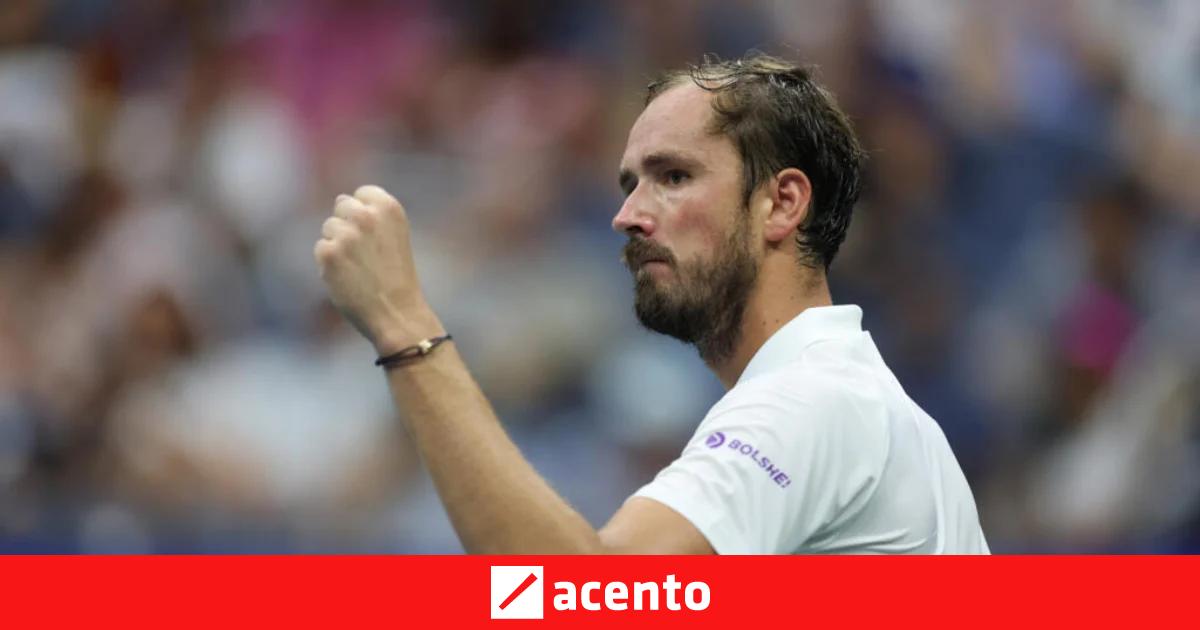 Agregar Acento en La primera figura del tenis masculino en comparecer en la pista central fue Daniil Medvedev