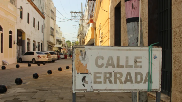 Ciudad Colonial mantiene el tránsito sin cambios pese a inicio anunciado de plan piloto