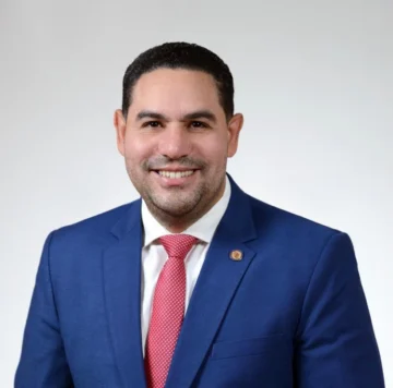 Víctor Torres gana presidencia del CODIA en la provincia Santo Domingo con 62 % de los votos