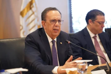 Autoridades económicas y banca analizan impacto del conflicto en Oriente Medio y la volatilidad del petróleo