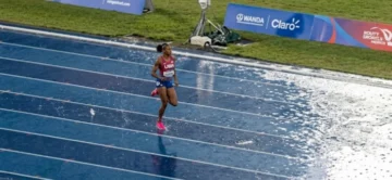  ¡Inaceptable! Lanzar botellas a la pista de atletismo durante la carrera de Marileydi Paulino
