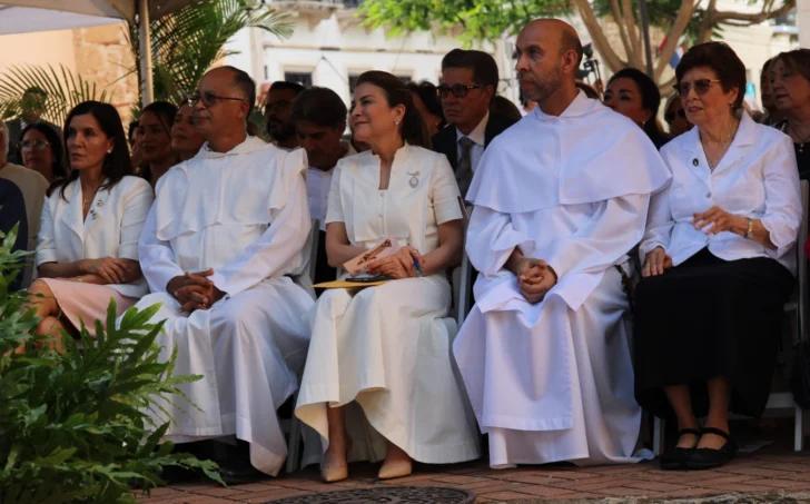 La alcaldesa del Distrito Nacional, Carolina Mejía, destacó el legado de los Frailes Dominicos, cuya presencia ha acompañado la historia de la ciudad y del pueblo dominicano desde sus orígenes.