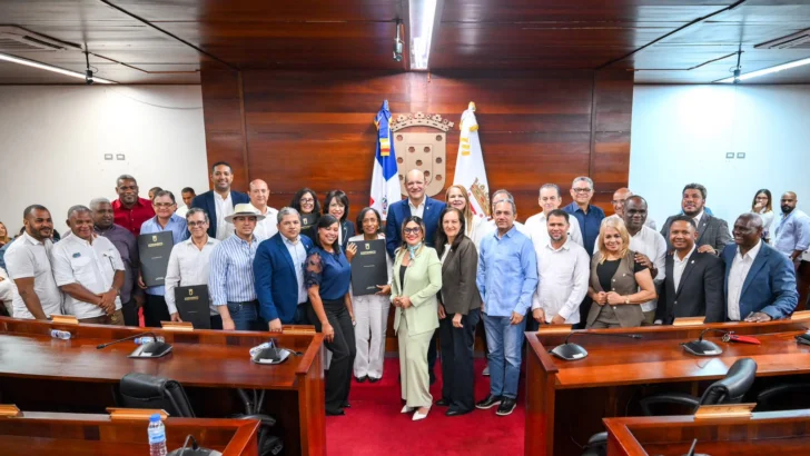 Ayuntamiento de Santiago reconoce a médicos graduados de la UASD en 1982 por sus 44 años de trayectoria Ayuntamiento de Santiago reconoce a médicos graduados de la UASD en 1982 por sus 44 años de trayectoria