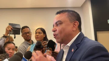 Landrón afirma que no hay déficit de médicos y reporta casi 2,000 designaciones en 2026